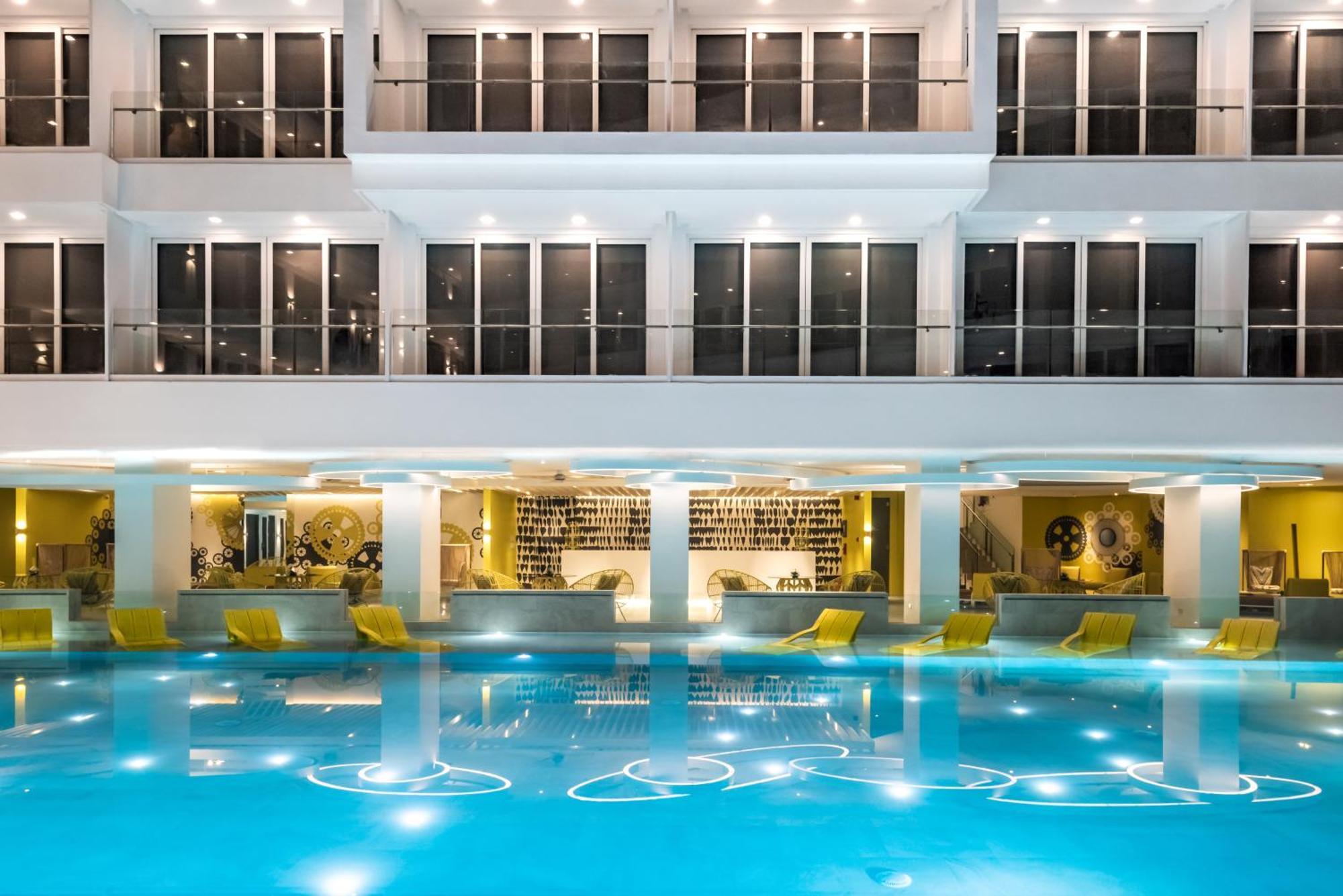 แอสตอเรีย เคอร์เรนต์ Hotel Manoc-Manoc ภายนอก รูปภาพ